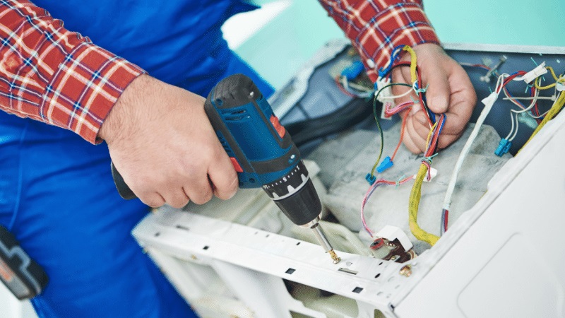 Bakırköy Daikin Daikin çamaşır makinesi kart tamiri – Su almama arızası orijinal parça ile giderildi. - Teknik servis örneği